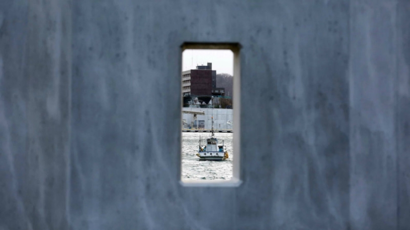 Life is like in prison: the coast of Japan, affected by the 2011 tsunami, was surrounded by a 12-meter wall
