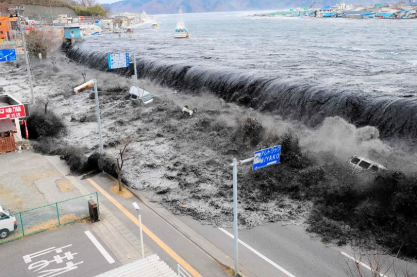 Life is like in prison: the coast of Japan, affected by the 2011 tsunami, was surrounded by a 12-meter wall
