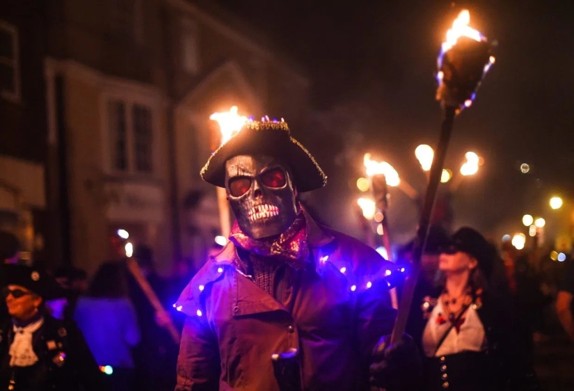 Light up! Guy Fawkes Night in the UK was bright and hot