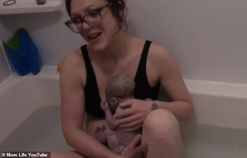 Live birth: an American woman filmed the birth of her daughter at home