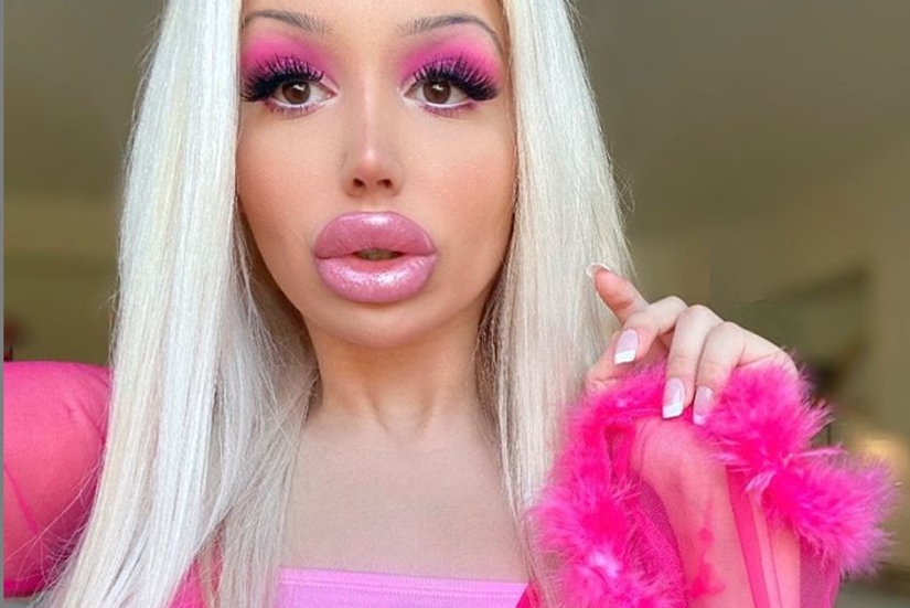 Live Bratz doll during quarantine enlarges lips at home on its own