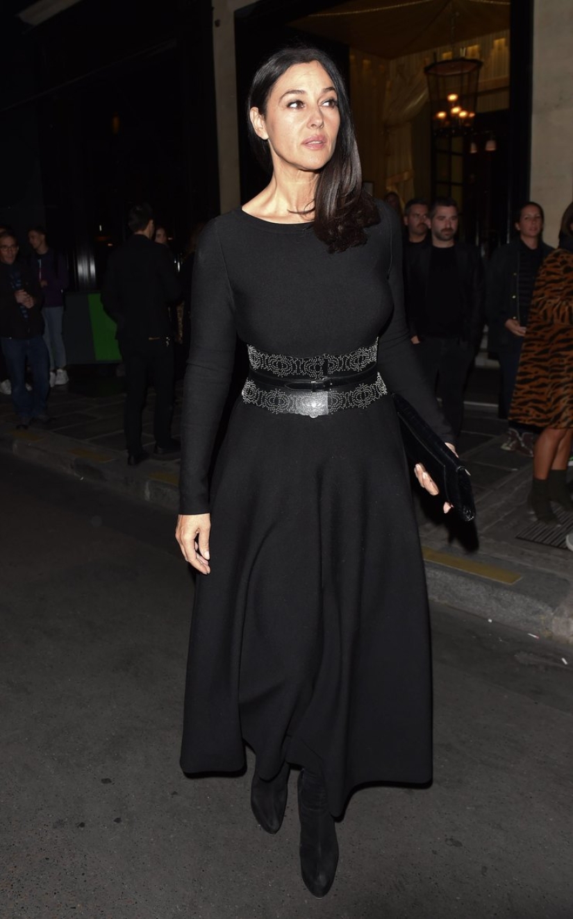 Los 15 mejores vestidos negros de Monica Bellucci, o la Pasión in Italian