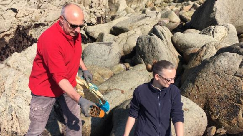 Los garfields de plástico se han lavado en las playas de Francia durante 30 años. ¡El misterio está finalmente resuelto!