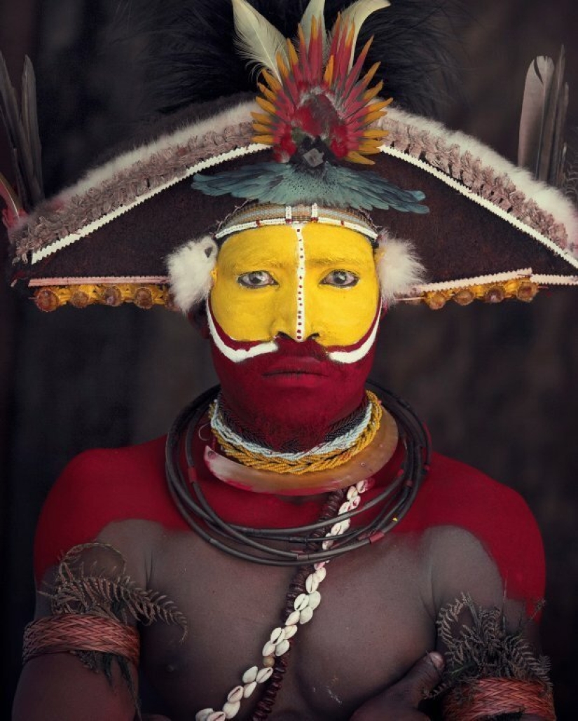 Los pueblos indígenas: 20 retratos, de la que es imposible apartar la mirada