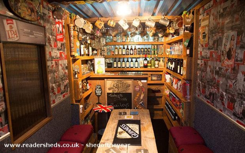 Los vecinos construyeron su propio pub en el estrecho espacio entre las casas