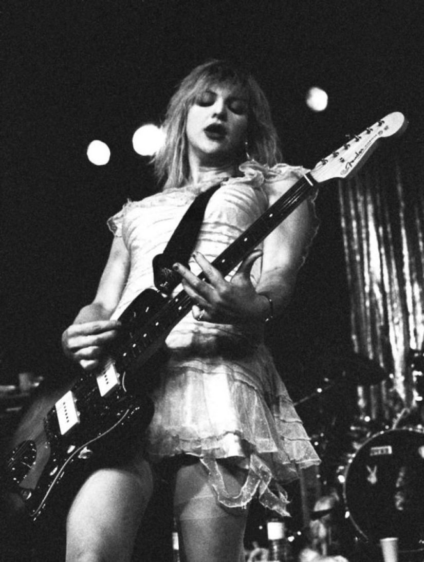 LSD a los 6, striptease y teología: cómo era la juventud de Courtney Love, la escandalosa musa de Kurt Cobain