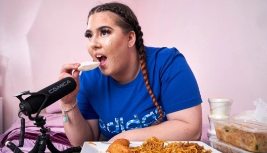 Lugar satisfactorio: la chica renunció a devorar comida rápida frente a la cámara y la subió a YouTube