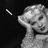 Mae West es una actriz escandalosa que se convirtió en el primer símbolo sexual de Estados Unidos