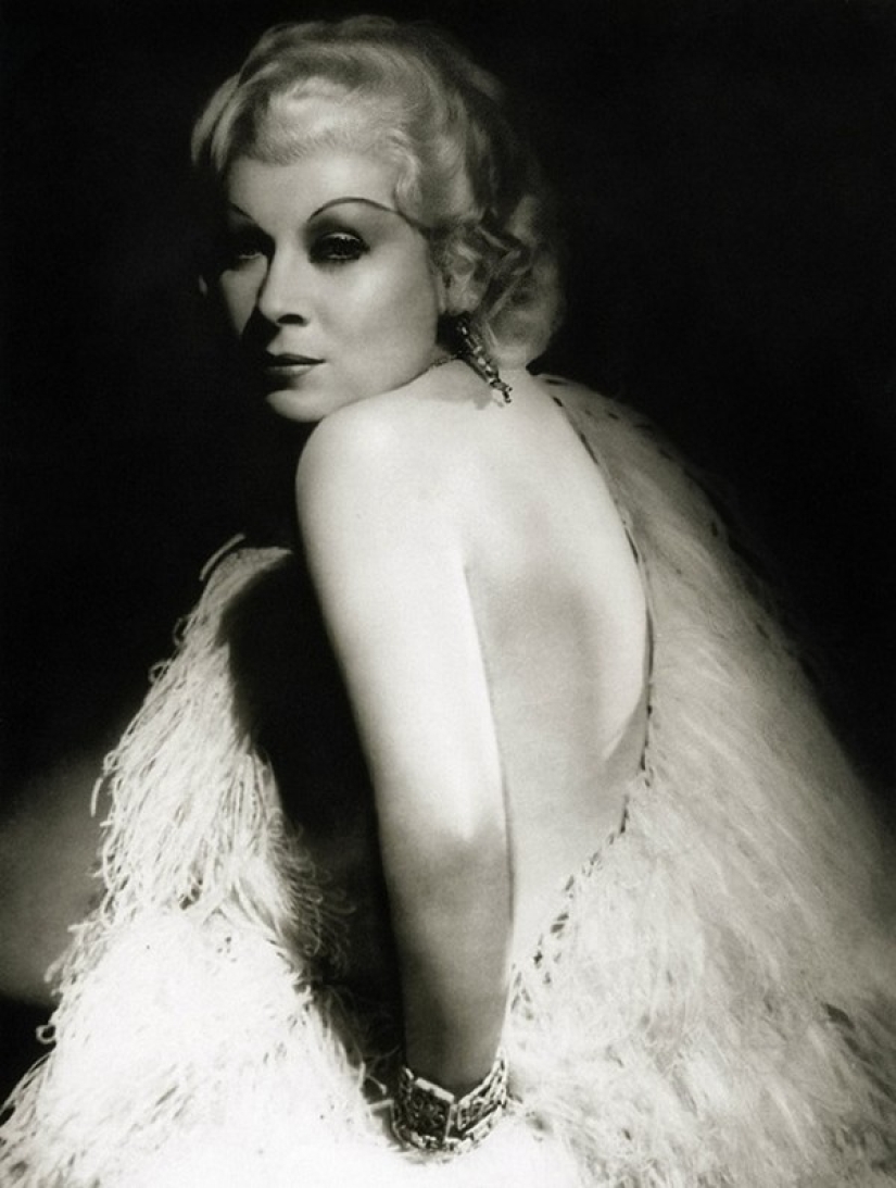 Mae West es una actriz escandalosa que se convirtió en el primer símbolo sexual de Estados Unidos