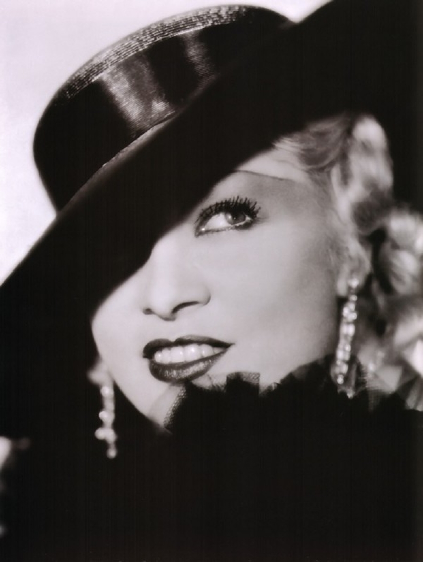 Mae West es una actriz escandalosa que se convirtió en el primer símbolo sexual de Estados Unidos