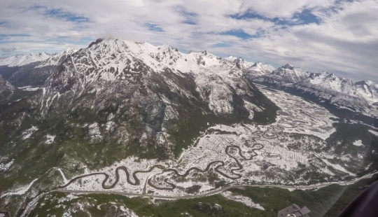 Majestic mountains, seeing which you will begin to pack a backpack