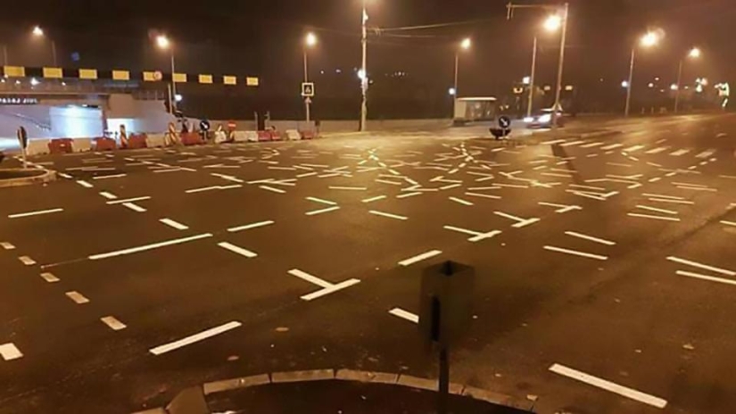 Marking leading to hell: Romanian drivers don't know where to go at the new intersection