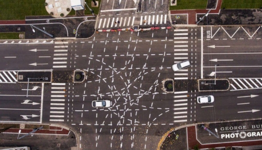 Marking leading to hell: Romanian drivers don't know where to go at the new intersection