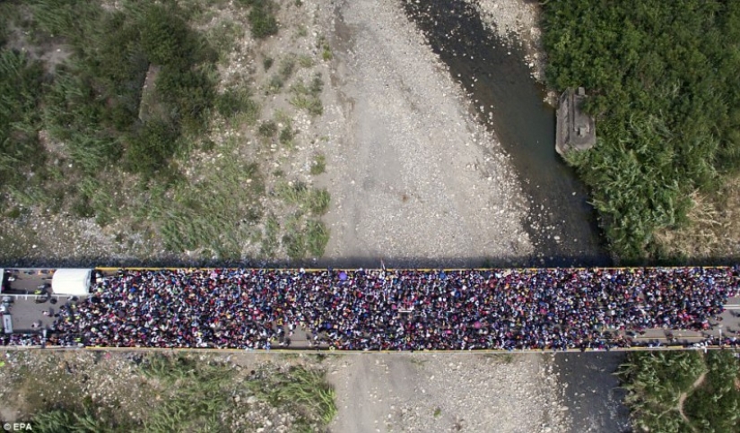 Mass exodus from Venezuela: Thousands of people are fleeing hunger and crime in neighboring Colombia