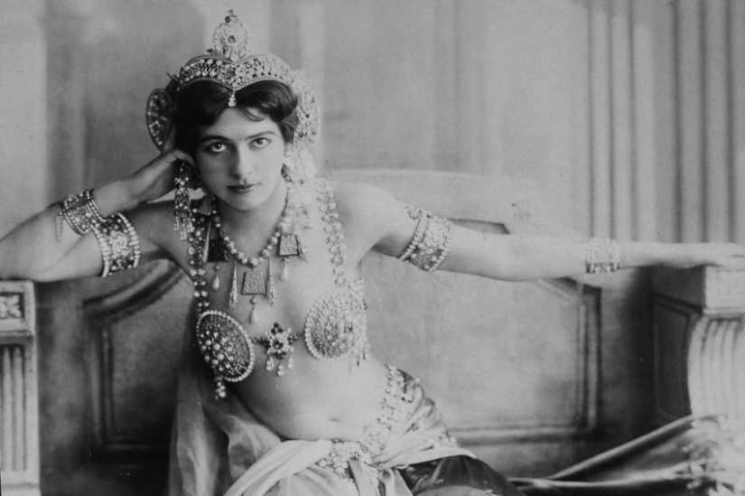 Mata Hari and other sex front fighters who caused political scandals