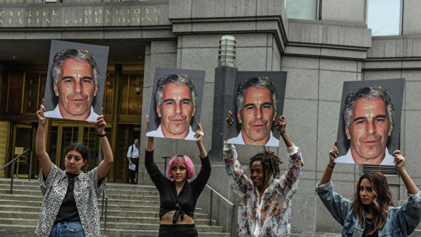 Millionaire pedophile Epstein committed suicide in prison, but his case is not closed