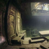 Mini-Titanic: fascinating underwater photos of the ship that sank 107 years ago