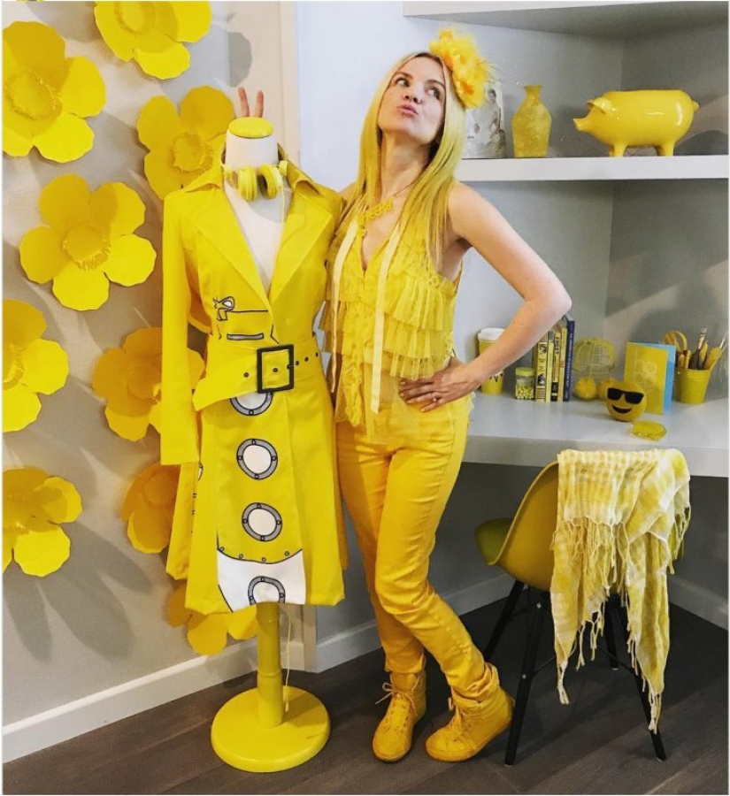 Miss Sunshine: 35-year-old American woman surrounded herself with yellow