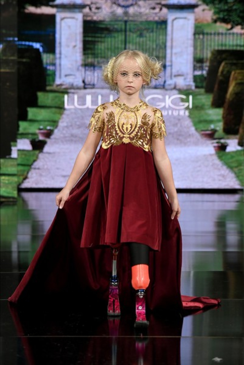 modelo de 9 años sin piernas subió a la pasarela en la Semana de la Moda de Nueva York