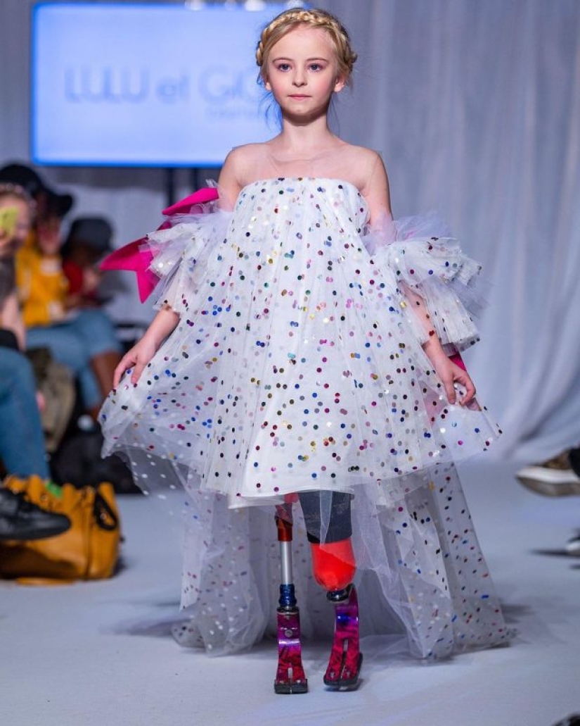 modelo de 9 años sin piernas subió a la pasarela en la Semana de la Moda de Nueva York