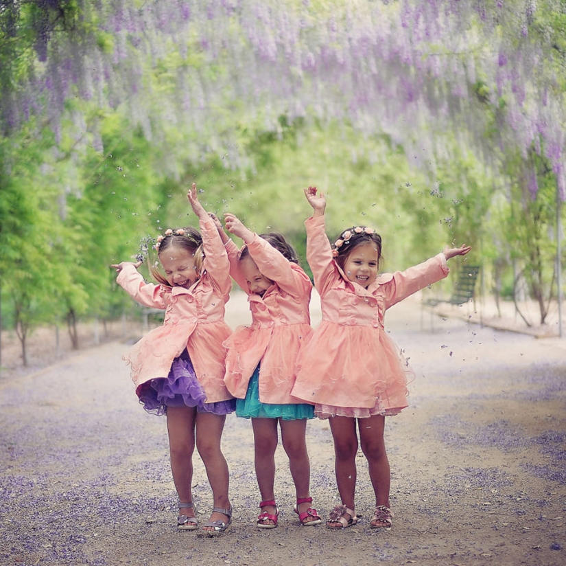 Mom takes pictures of her triplet daughters growing up, and it's adorable