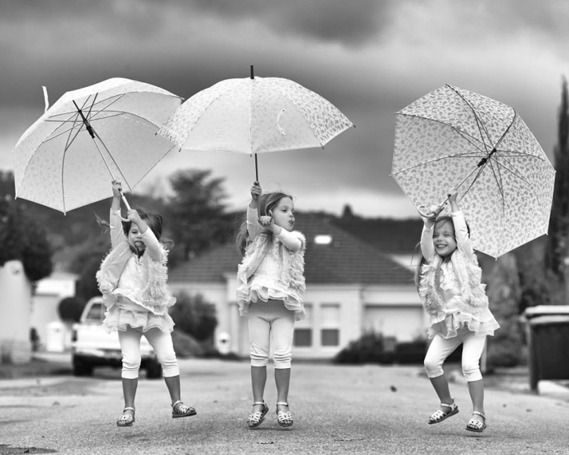 Mom takes pictures of her triplet daughters growing up, and it's adorable