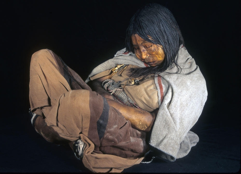 Momias incas de niños y mujeres sacrificados