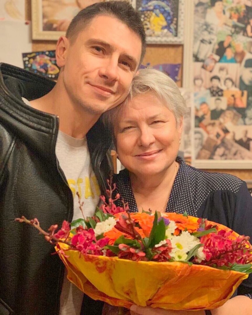 Mom's son forever: photos of 15 Russian artists with moms