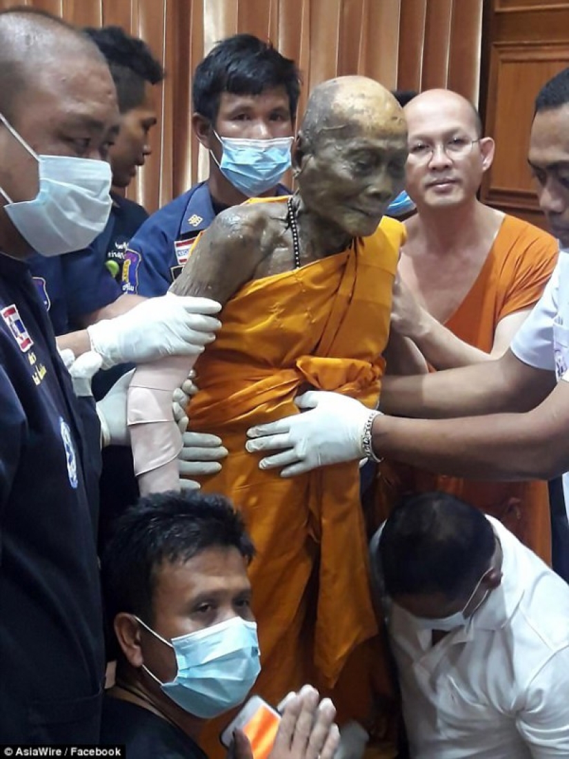Monje budista sonrió dos meses después de su muerte