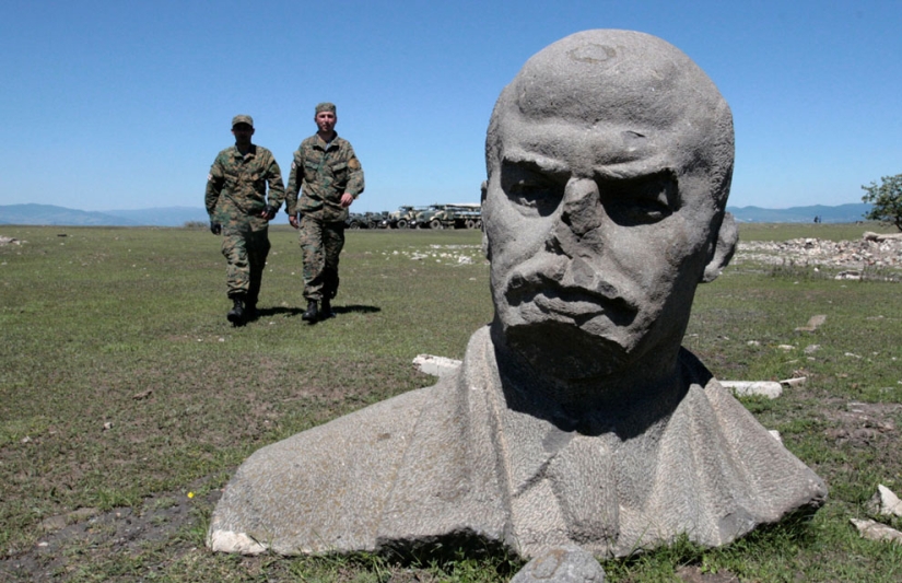 Monumentos a Vladimir Lenin en todo el mundo