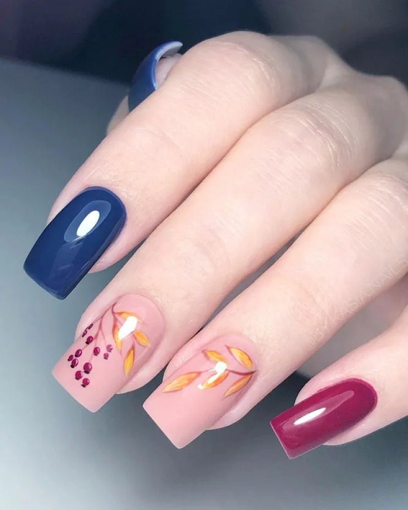Mood "autumn": 10 beautiful examples of manicure with floral prints - with leaves, berries and flowers