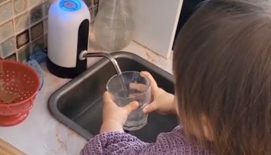 Mother allows 1.5-year-old daughter to cook food and puts it in a Tick-Tok