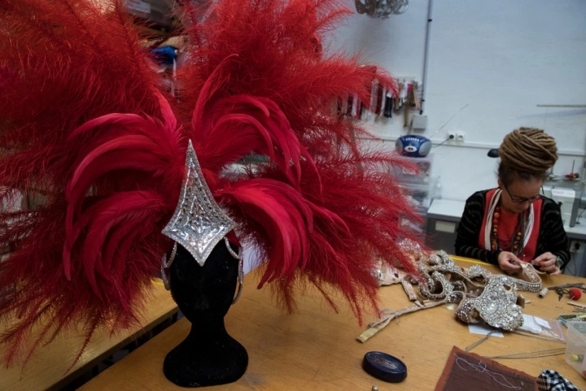 Moulin Rouge turns 130 years old: 20 photos behind the scenes of the iconic Paris cabaret