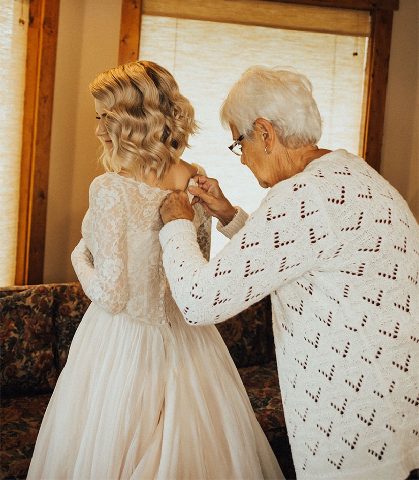 Moved to tears: the granddaughter put on her grandmother's dress for the wedding, which is more than half a century old