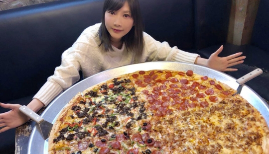 Mujer japonesa come 60 hamburguesas y 3 kilos de fideos de una sola vez y se mantiene delgada