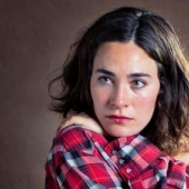 Mujeres con la ropa de sus ex: un proyecto fotográfico inusual de Carla Richmond