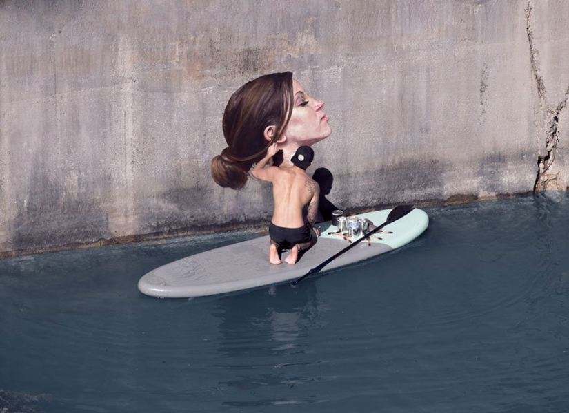 Mujeres que salen del agua: la creación de un artista que se balancea en una tabla de surf