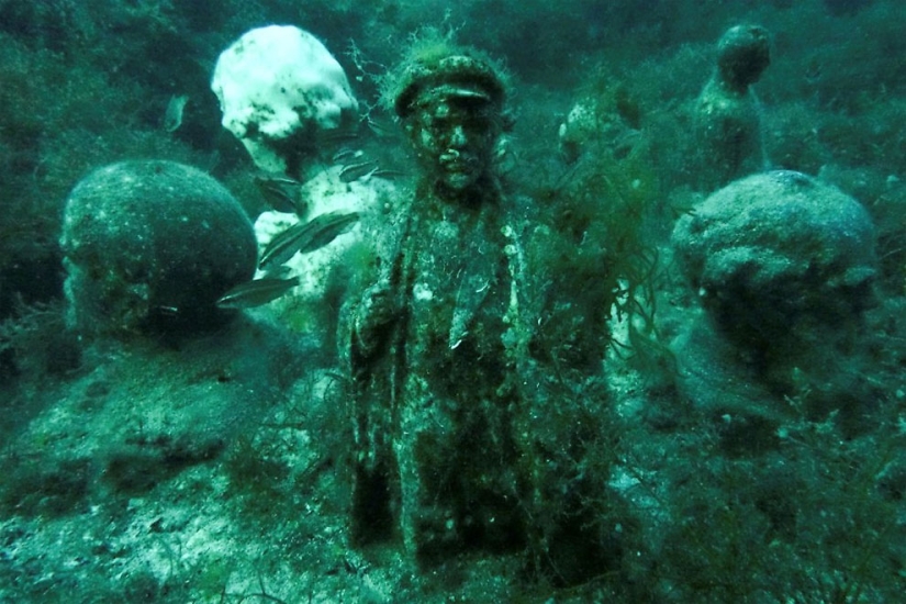 Museo Submarino del Comunismo Olvidado en la costa de Crimea