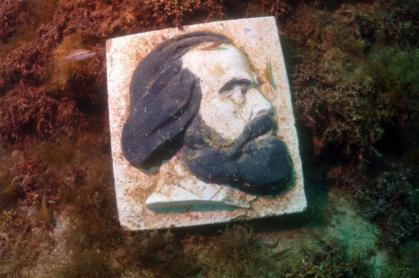 Museo Submarino del Comunismo Olvidado en la costa de Crimea