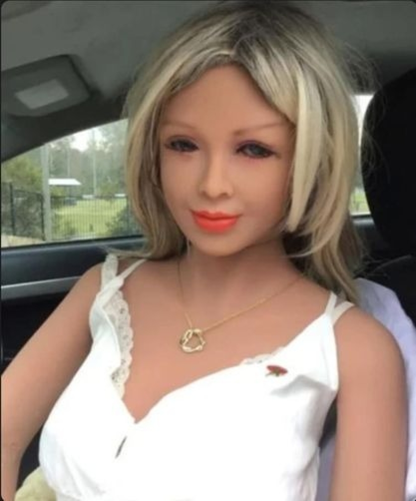 My Ideal Wife: An Australian has fallen in love with a robot doll and dreams of marrying her