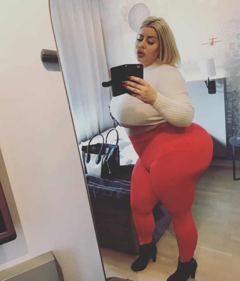 Natasha Crown is a girl who dreams of the biggest ass in the world