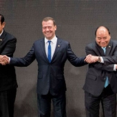 Neither Trump nor Medvedev coped with the group handshake