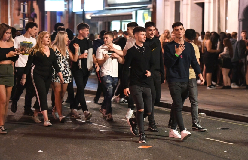 New for everything ready: 5,000 first-year students of Portsmouth University hung out in clubs until the morning