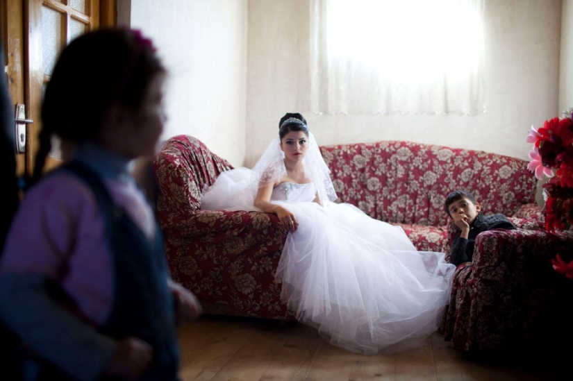 Niñas casables: cómo viven las novias menores de edad en Georgia