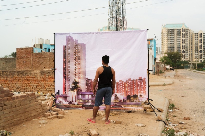 No hay millonarios en los barrios marginales: por qué un fotógrafo de París toma fotografías de personas pobres con el telón de fondo de lujosos complejos indios