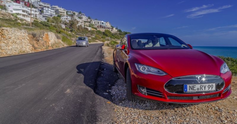 No hay quejas: el propietario de Tesla no ha gastado un solo rublo en gasolineras, estacionamiento y reparaciones en un año y medio
