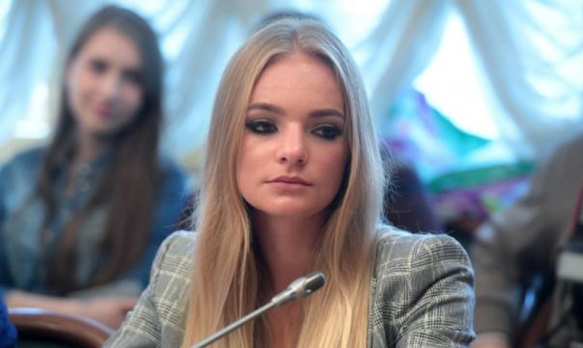 "No labios, sino albóndigas": 8 estrellas rusas que se excedieron en la ampliación