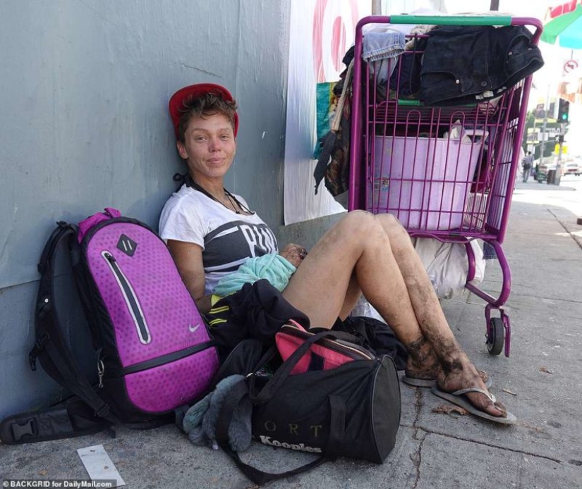 No se lava para no ser violada: la modelo, que se convirtió en una mujer sin hogar, rechazó la ayuda y regresó a las calles