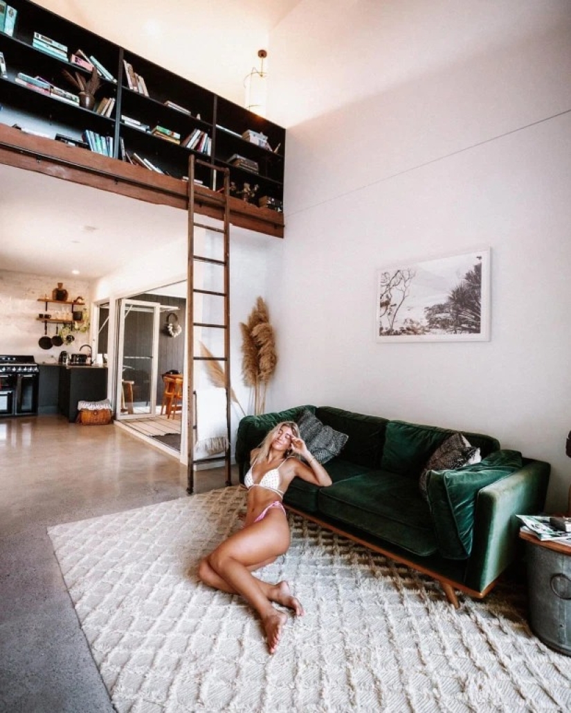 No time for glamour: a couple of bloggers criticized for luxury self-isolation in Bali