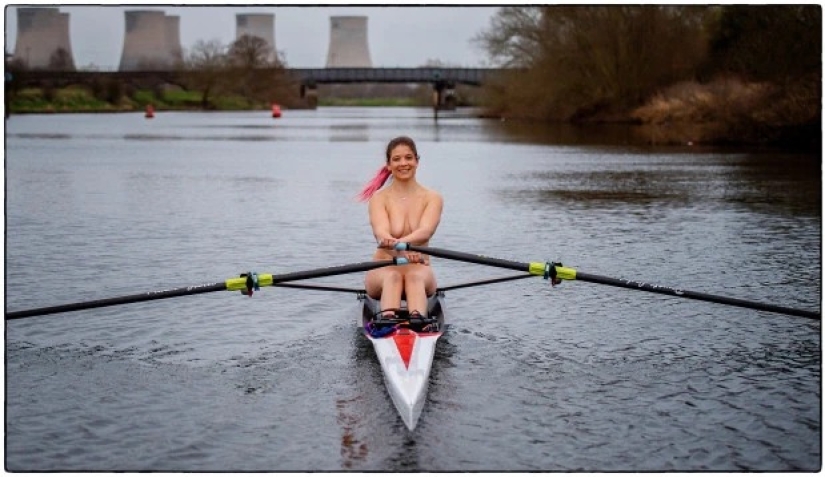 Nudist from the UK swims naked in a boat, preparing to cross the Atlantic Ocean